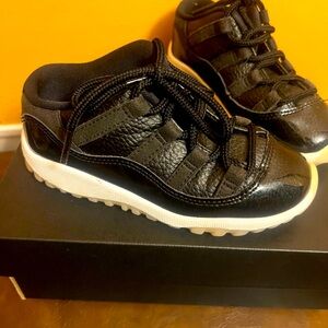 Boys low top retro Jordan’s